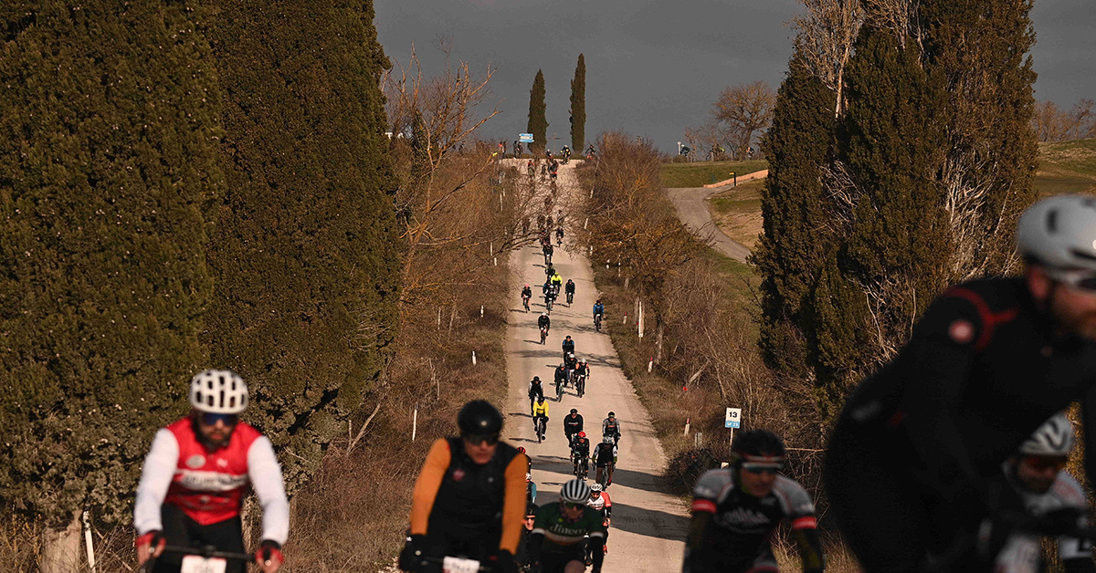 Over 6500 amateurs rode the Gran Fondo Strade Bianche